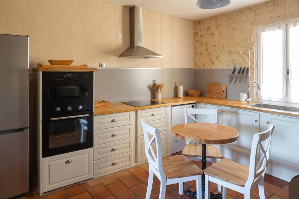 Mas Provencal De 120M2 En Camargue, Avec Piscine Et Parking Inclus, Ideal Pour Des Vacances Arles Exterior photo