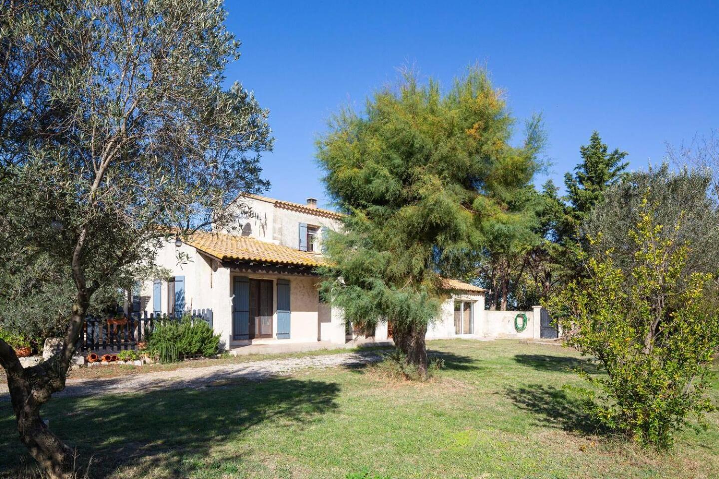 Mas Provencal De 120M2 En Camargue, Avec Piscine Et Parking Inclus, Ideal Pour Des Vacances Arles Exterior photo